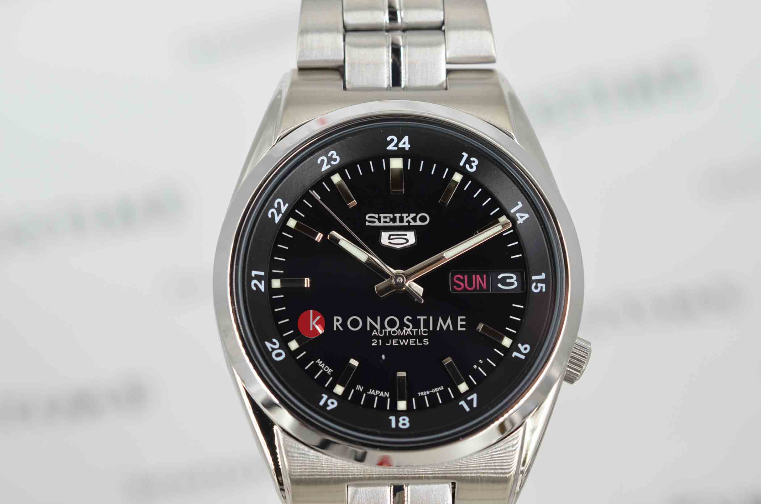 Seiko Seiko Seiko 5 SNK567J1 , наручные мужские часы фото под углом